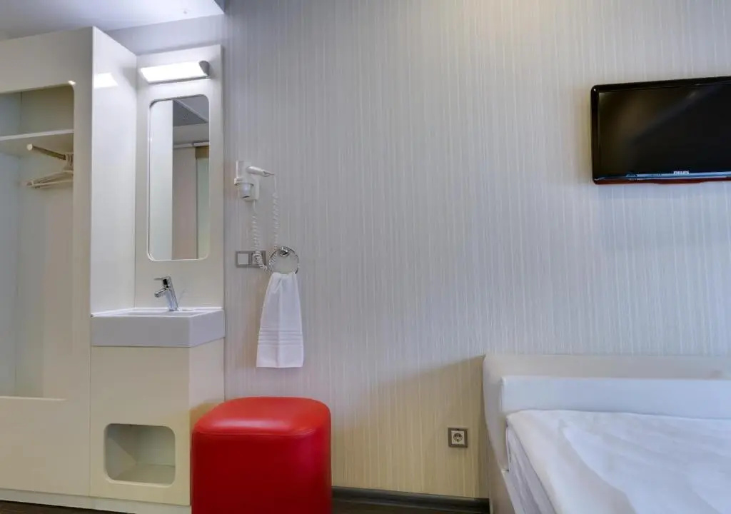 IQ Hotel