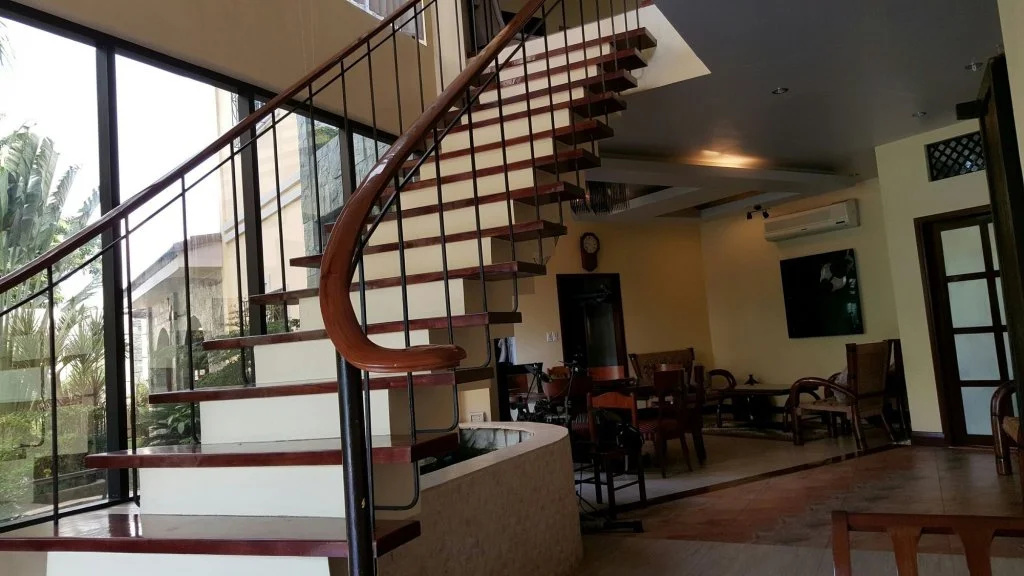 Mactan Breeze - Airport Bed & Breakfast