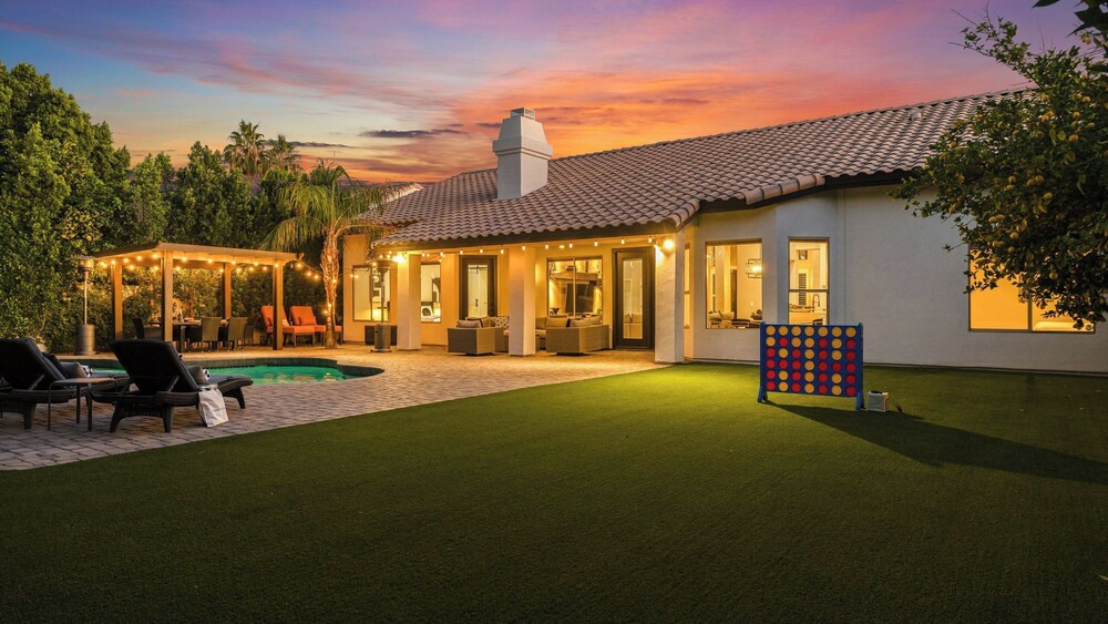 Private Pool, Chefs Kitchen & Patio Near Old Town Scottsdale Desert Luma by Avantstay