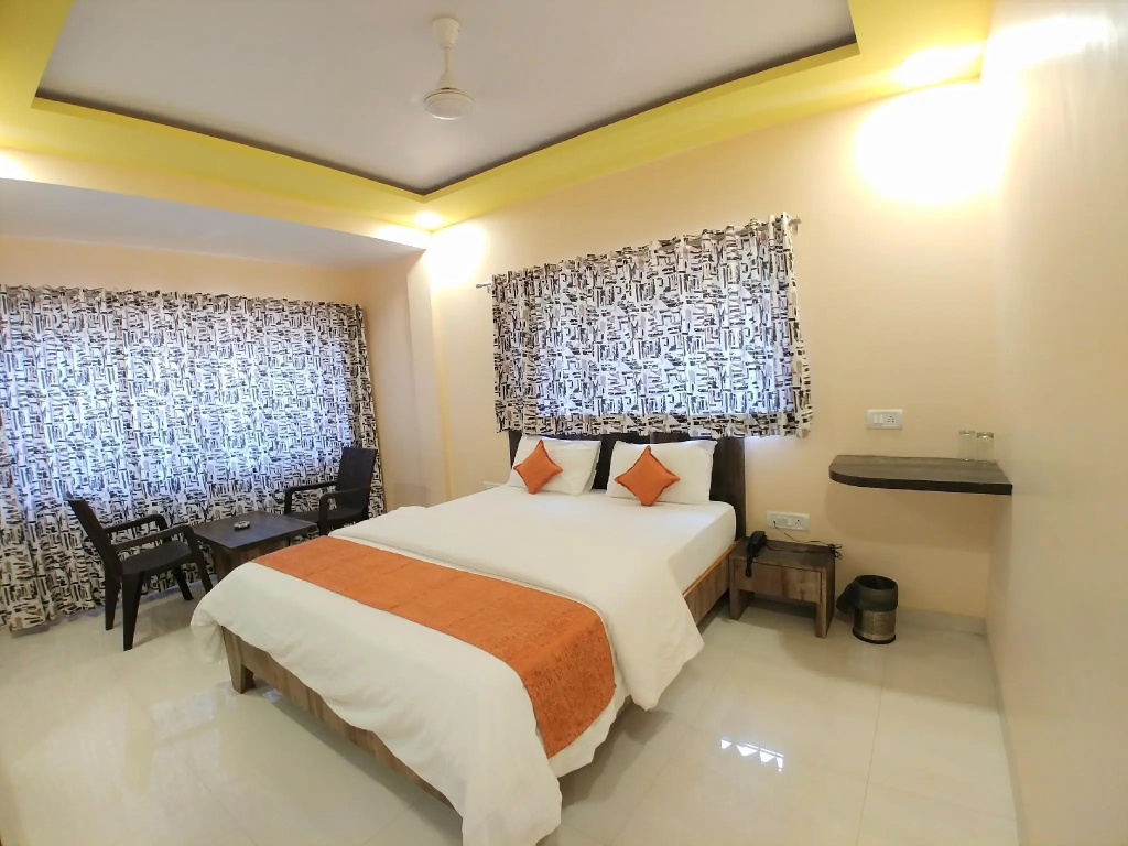 Hotel Mangal Residency Lonavala !! 600 Mts From Lonavala Railway Station !! Couple Friendly !!