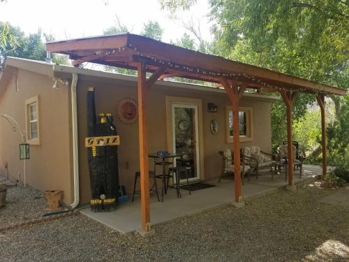 Grizzly Roadhouse Bed and Breakfast