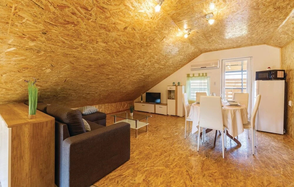 4 Bedroom Beautiful Home In Valtura