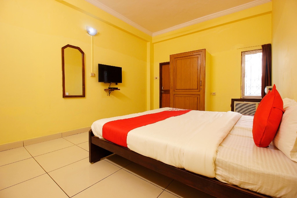 OYO 42129 Hotel Swiss Legrand