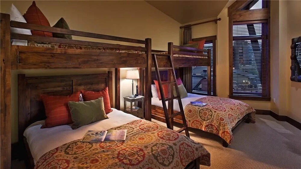 Diamond Peak Penthouse 616 4 BedroomCondo By Moving Mountains