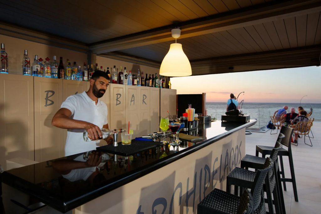Archipelagos Hotel