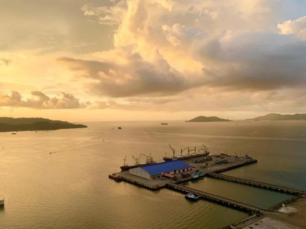 Sunset Seaview Vacation Condos @ Jesselton Quay