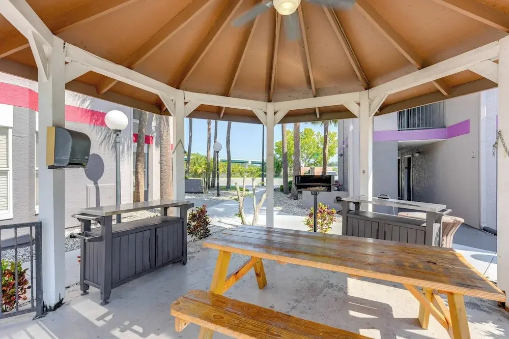 2 Mi to Disney & Old Town: Resort Condo w/ Perks