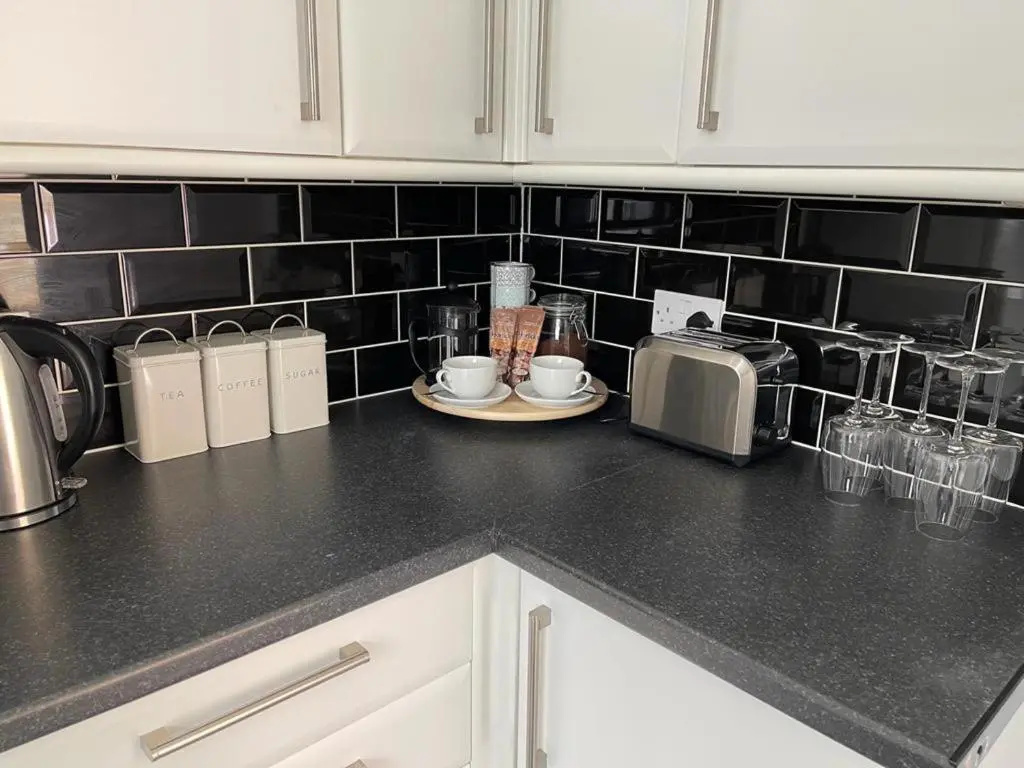 2-bed, Sleeps 4, Free Parking, Pets Allowed