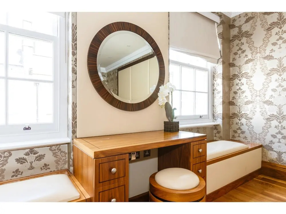 Rare and Gorgeous Hyde Park Mews House Sleeps 8
