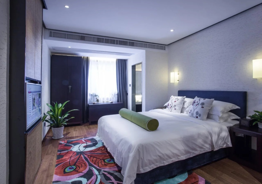Serene Cicada Hotel