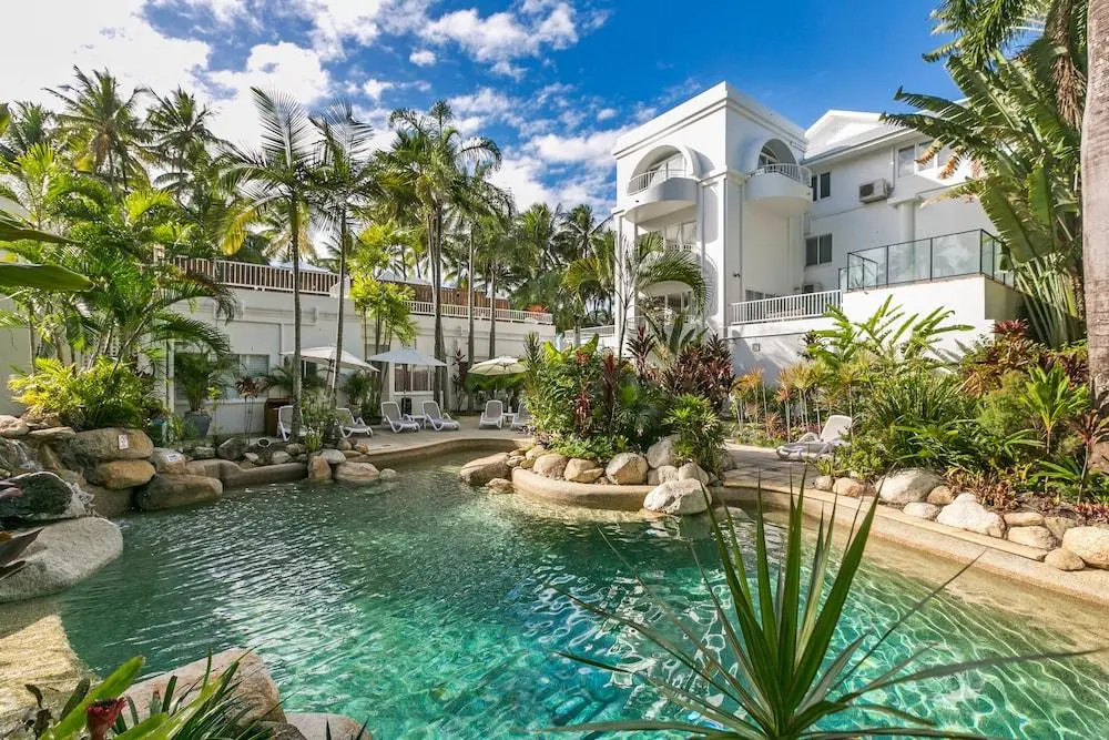 Belle Escapes - Sapphire Suite Absolute Beachfront Alamanda Resort 17