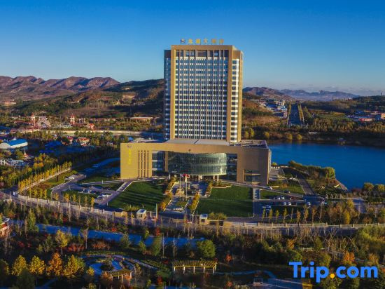 Longhu Hotel