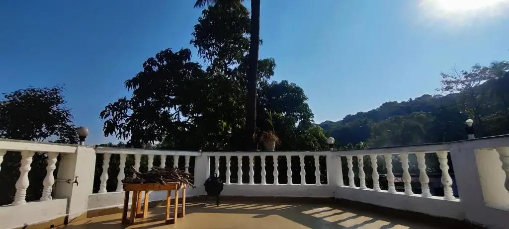 J-House, 4 Apartments with balconies, NO kitchen, Thalassa 1min away