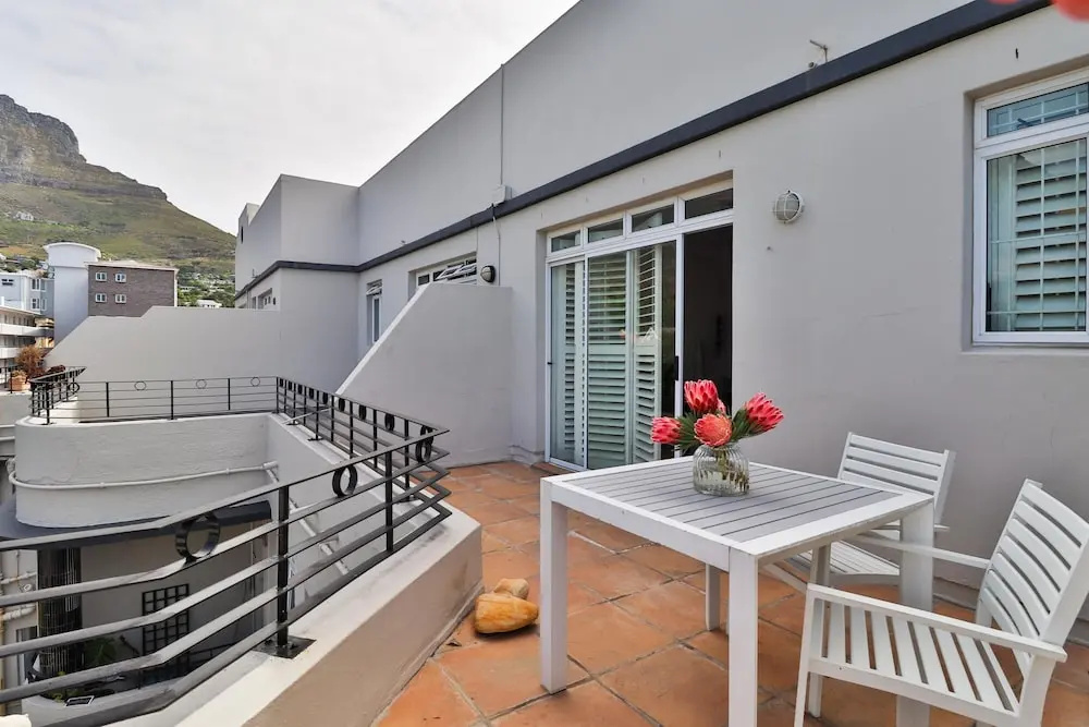 Mountain View Studio Balcony Parking by CTHA