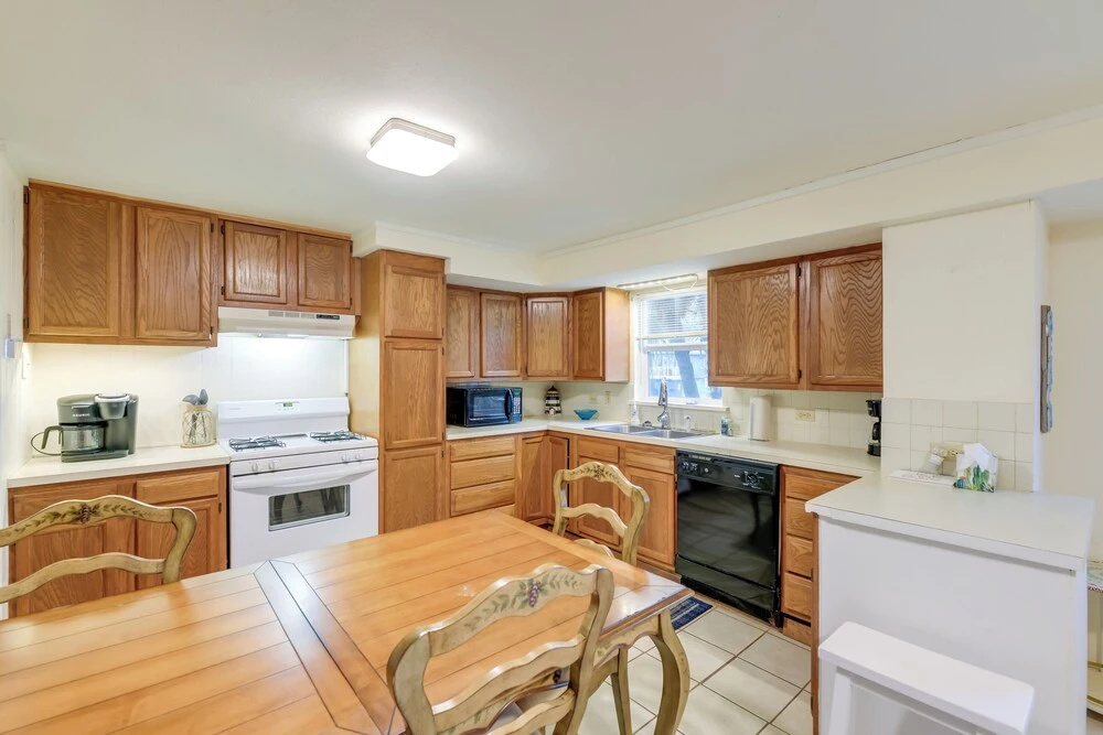 2 Blocks to Bay: Cabana Breeze' Rockport Rental!