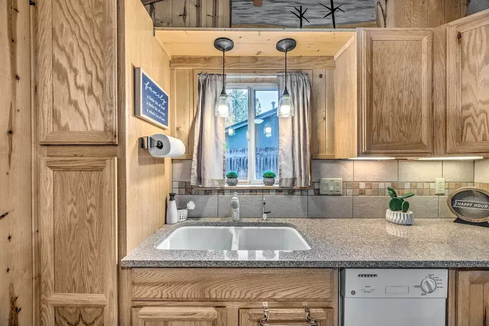 Cabin w/ Mountain Views ~ 2 Mi to Ruidoso Midtown!