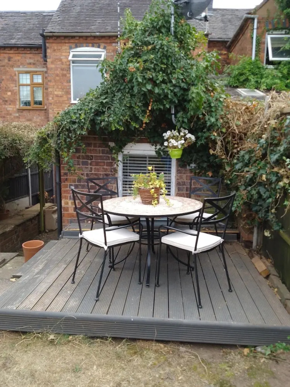 Captivating 2-bed House in Nuneaton