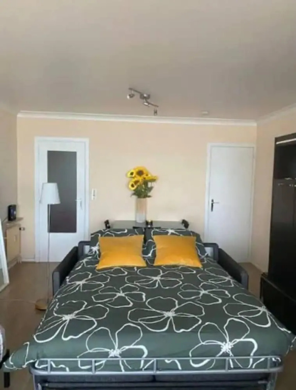Stunning 1-bed Apartment in Oostende Beach-view