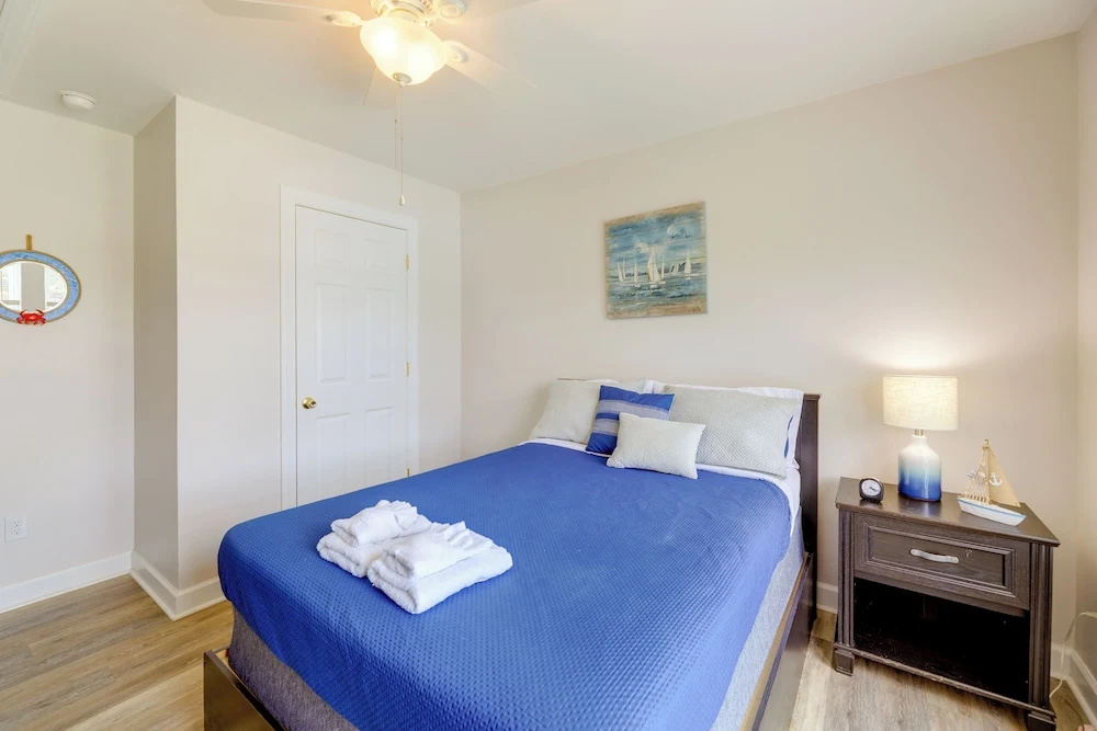 Coastal Emerald Isle Retreat w/ Deck & Grill!