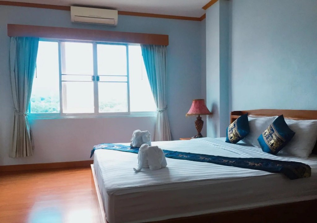 Golden Cherry Hotel
