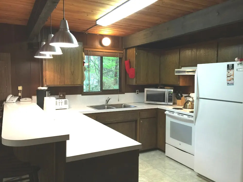 Snowline Cabin #98 A pet Friendly Cabin With a Wood Stove, hot tub and Wifi!