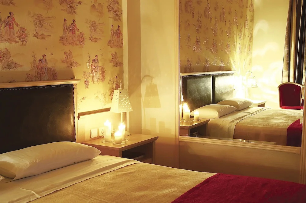 Iris Hotel