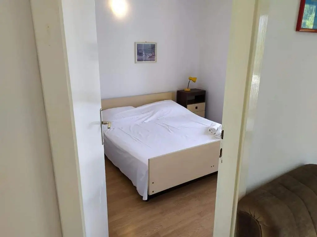 Apartments 1st line to sea and beach,quiet area,private parking,terrace with sea view