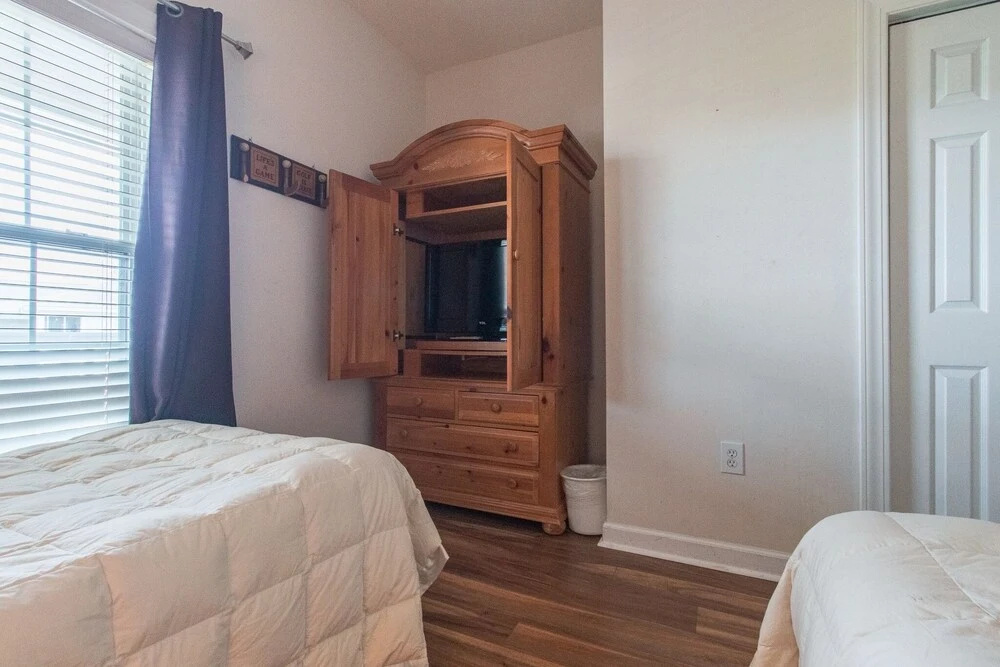 Wedgewood #233 2 Bedroom Condo by Redawning