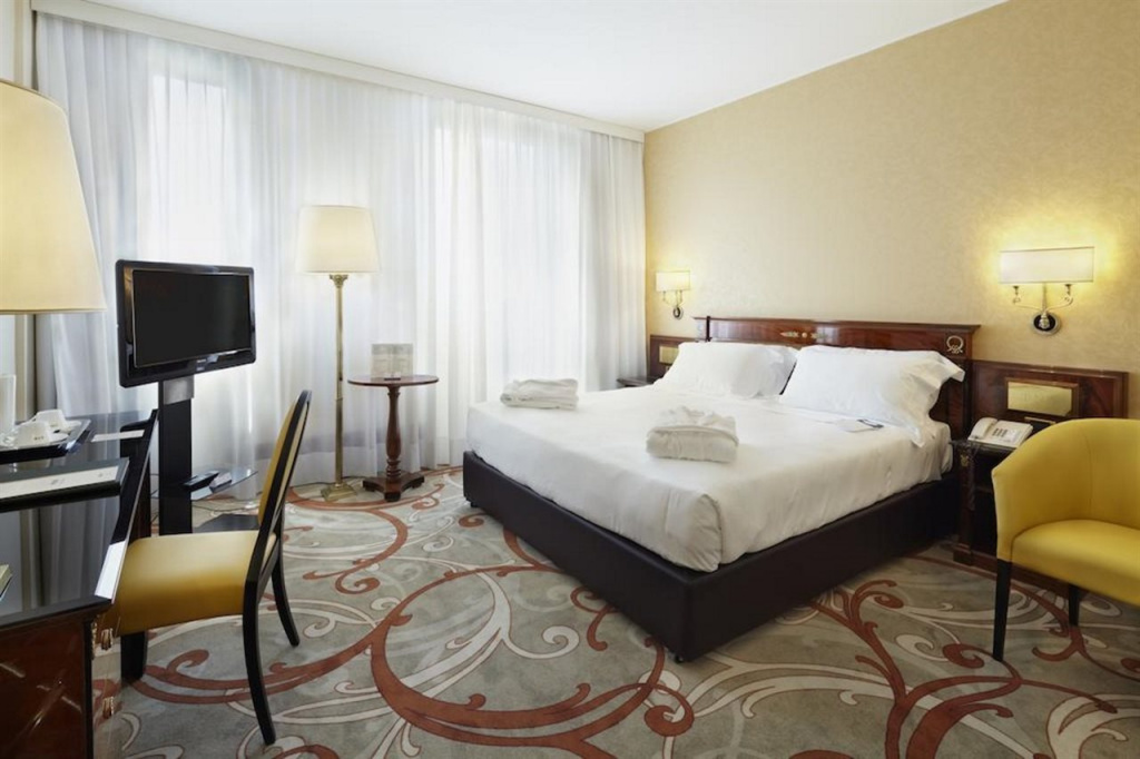 Отель UNAHOTELS Scandinavia Milano