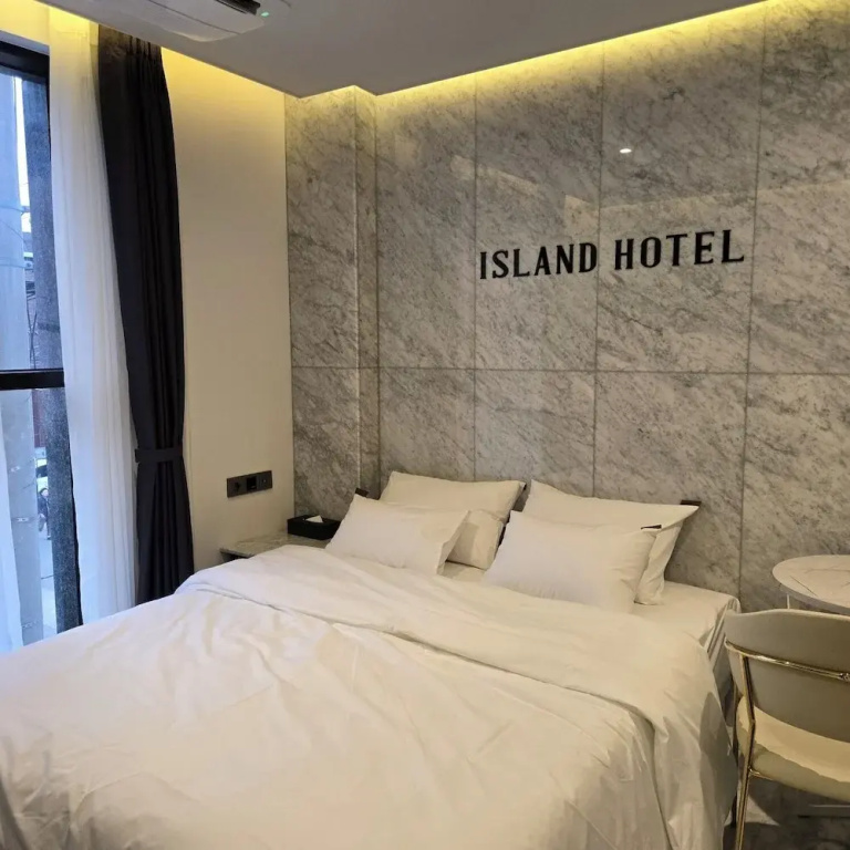 Hotel Island