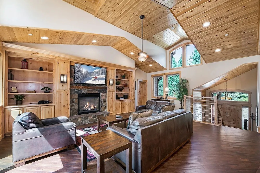Big Bear Lodge W/ Sauna, Hot Tub, Decks & 4 Fireplaces 6 Bedroom Home