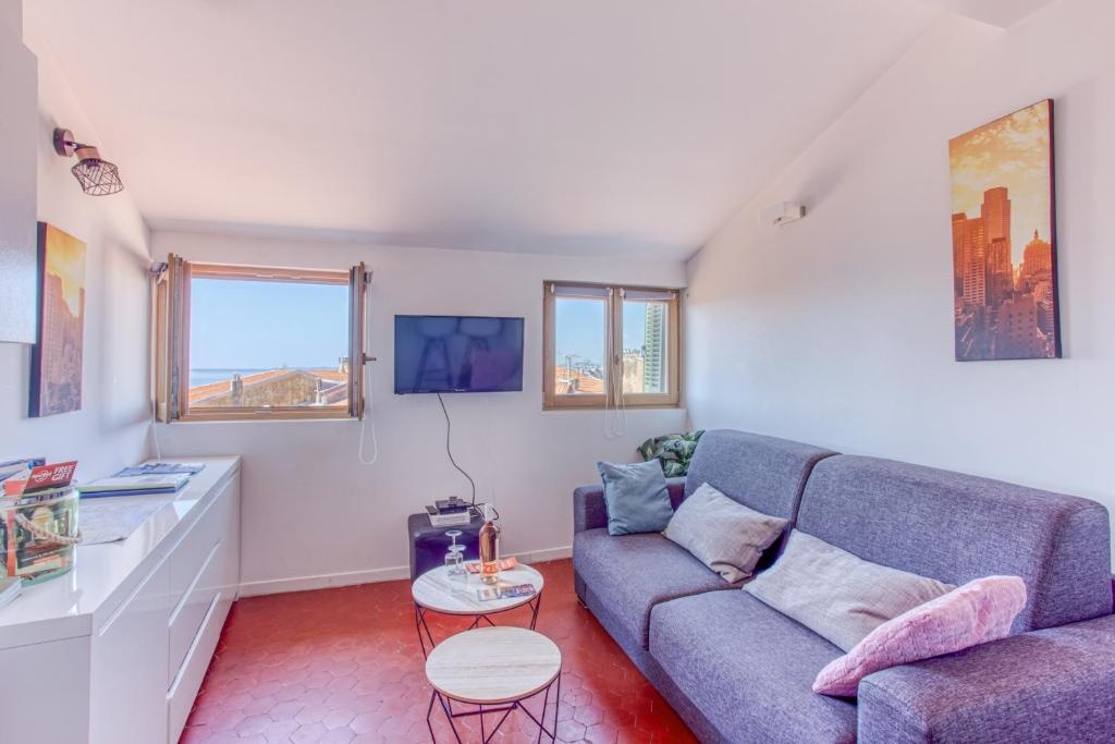 Gilly 4 - EXCEPTIONAL 2BEDS, SEA VIEW, MODERN,A/C, OLD TOWN