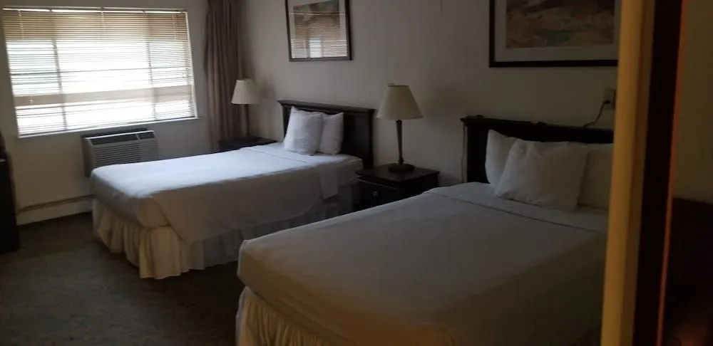 Tomac Motor Inn