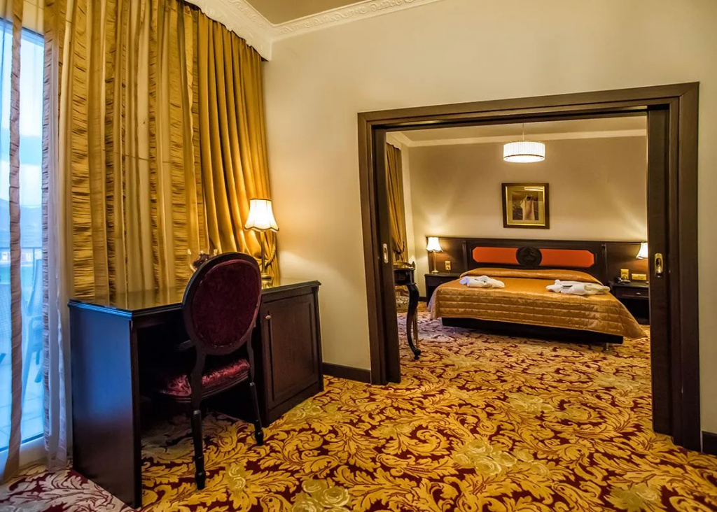 Kouros Hotel