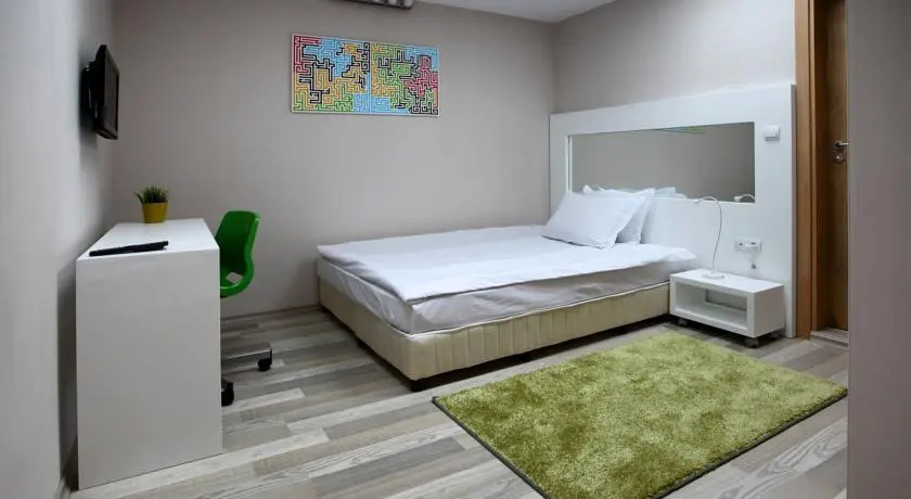 Executive Rooms and Suites Play