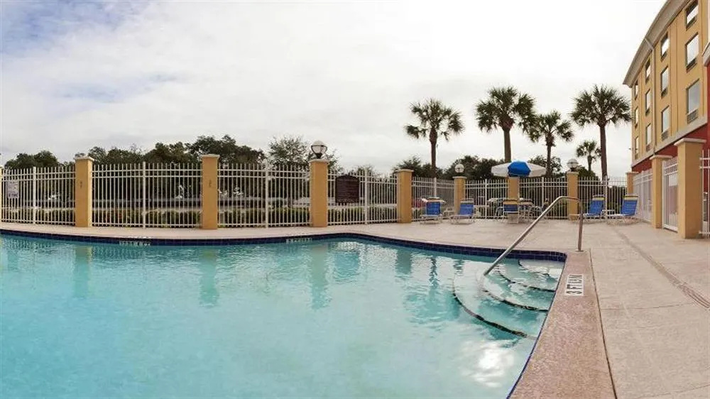 Holiday Inn Express Hotel & Suites St. Petersburg North (I-275)