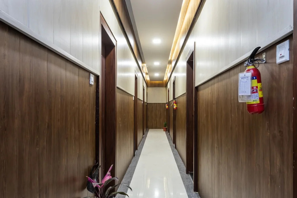 OYO 22688 Hotel Shivrattan