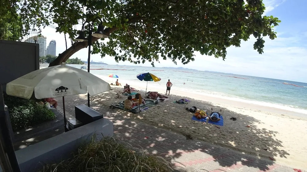 Luxury Large One Bedroom Seaview Serviced Apartment at Wongamat, Pattaya