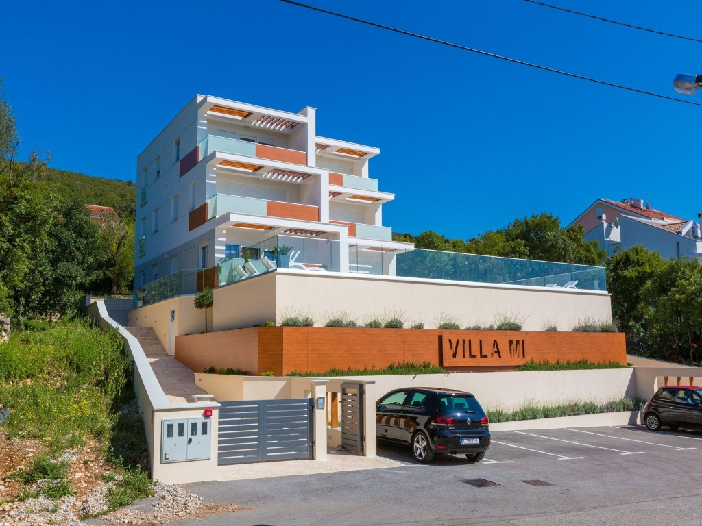 Wonderful villa apartment with swimming  pool and sea view !