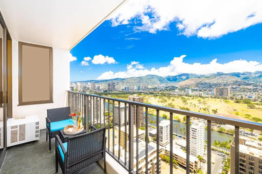Beautiful 34th Floor with Mountain Views - 1 Block from Beach - Parking incl