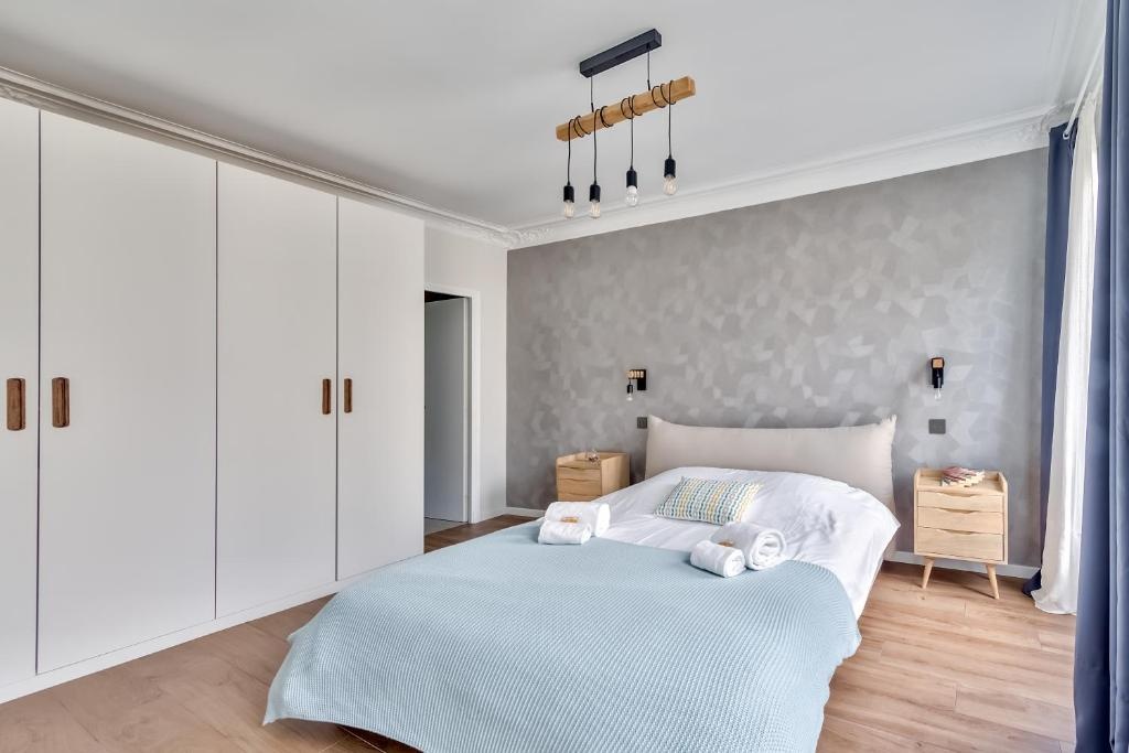 Splendid 3 bdrs Flat in a Prime Location of Paris