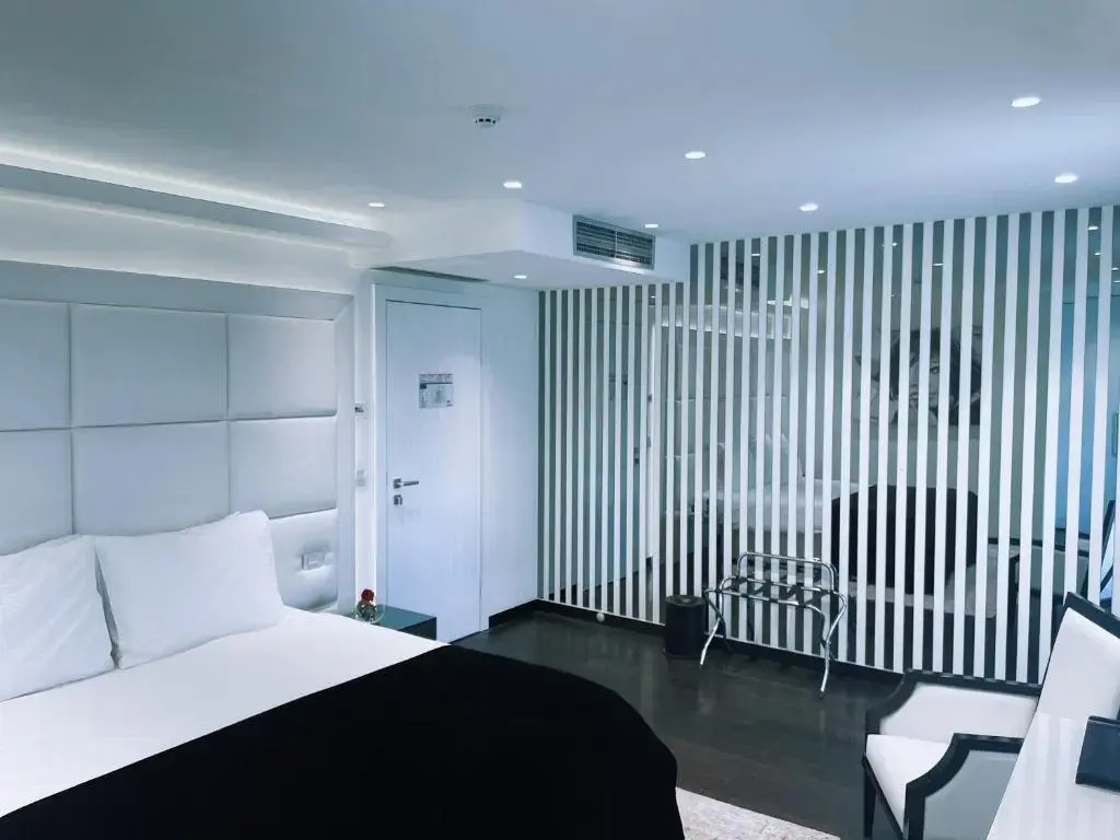 Hotel 9