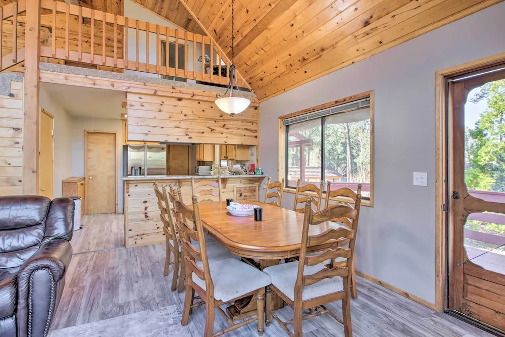 Idyllic Frazier Park Cabin Views, Pool Table
