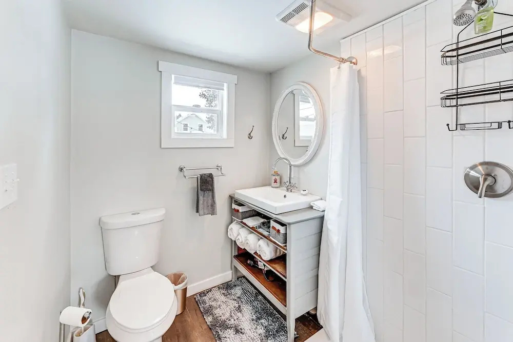 1 Mi to Main Street Polson: Updated Home w/ Deck!
