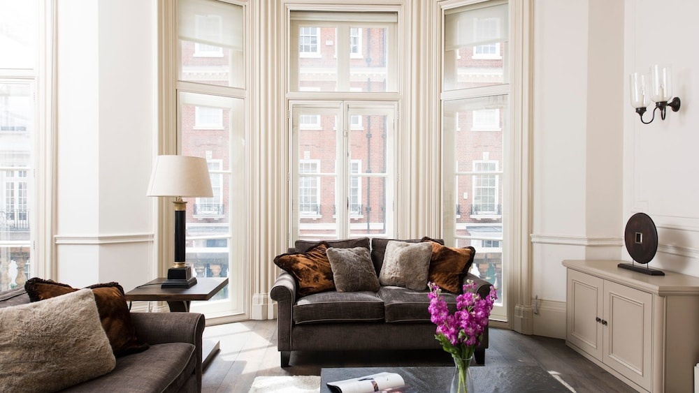 Luxury, Spacious 2BR Apartment in Mayfair