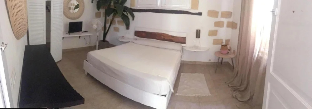 House With one Bedroom in Lampedusa, With Wonderful sea View, Enclosed Garden and Wifi - 1 km From the Beach