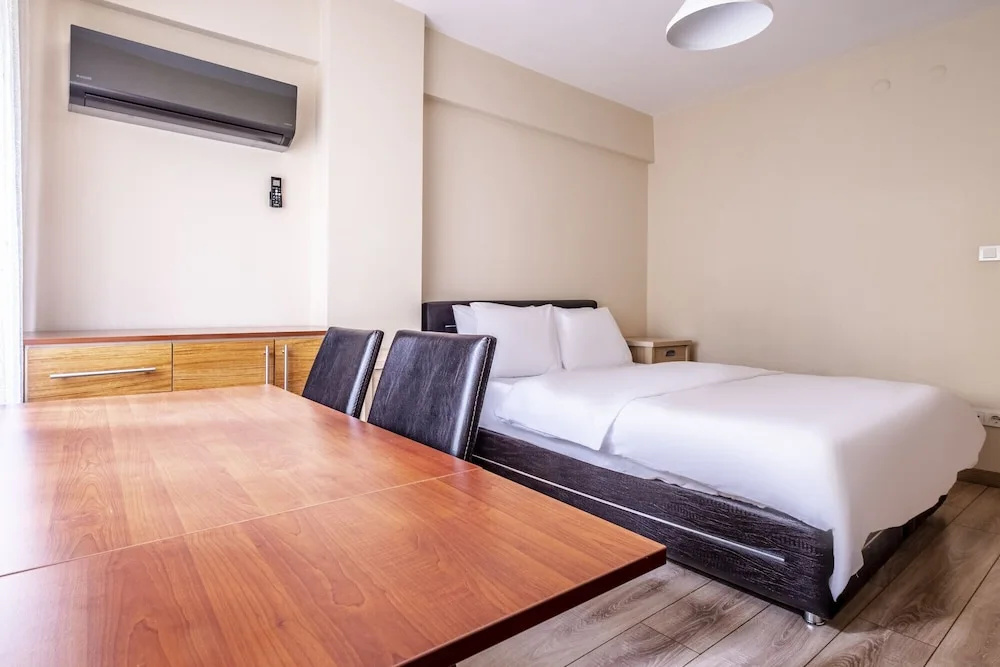 Flat With Sea View Near Uskudar Ferry Station
