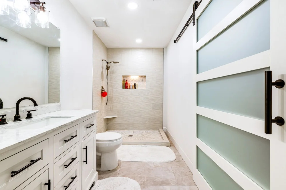 Private Pool & Yard: Family Retreat in Tempe