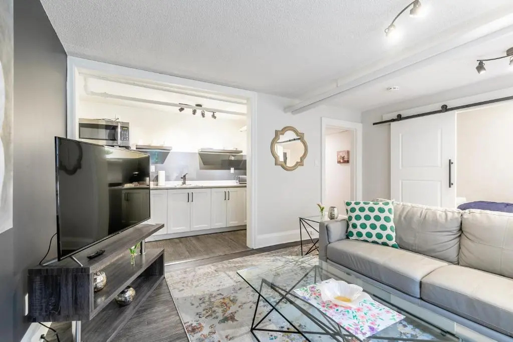 2BR Boutique Condo-prime Location DT Hamilton