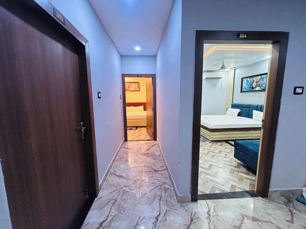 Hotel Dwarka Palace